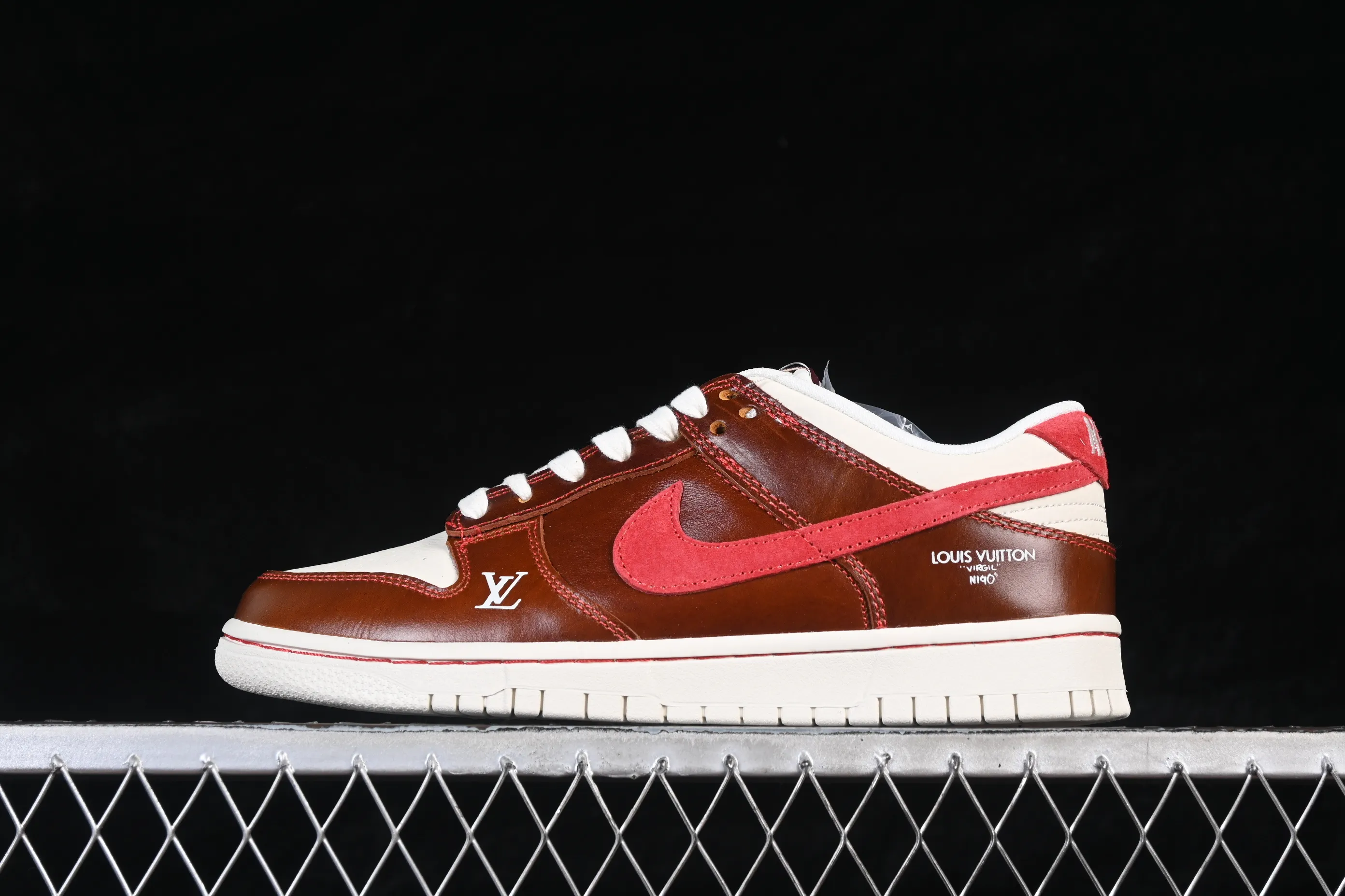 All categories Nk SB Dunk Series Nk SB Dunk Low High-end customized low-top sneakers Nike SB Dunk Low Year of the Horse joint wine red brown High-end customized low-top casual sneakers DS6608-025